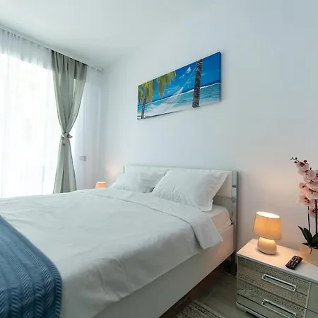 Apartament Dominic *